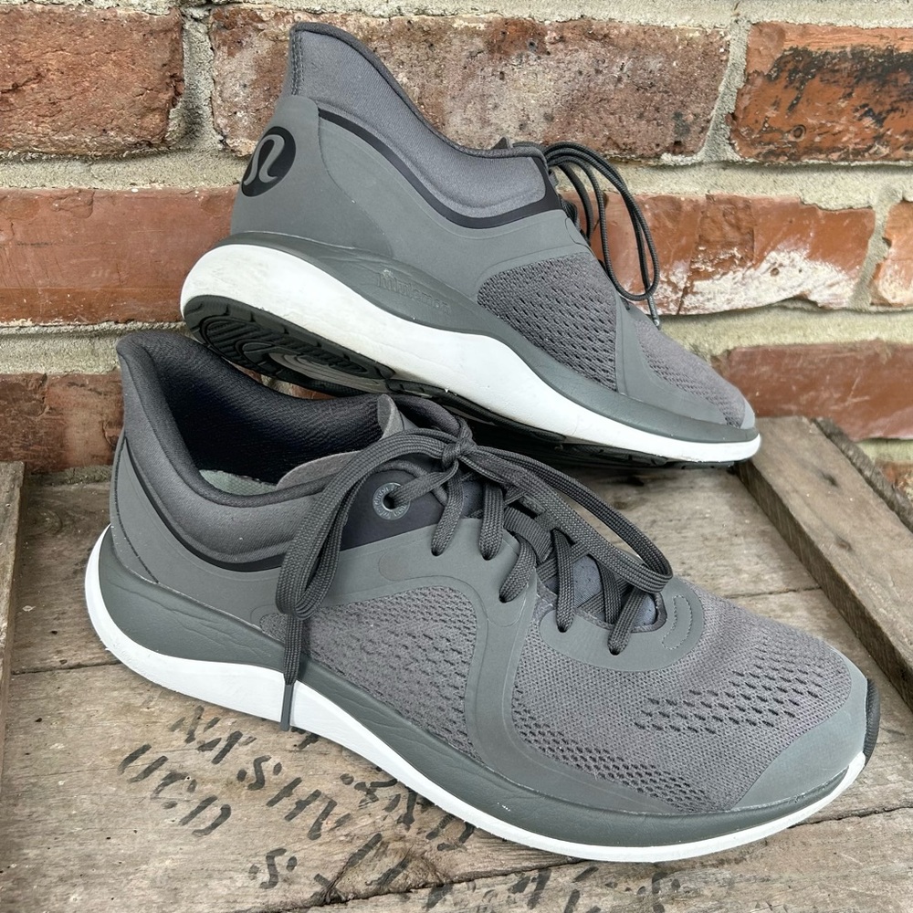 Lululemon Womens Chargefeel Workout Low Sneakers 10 Shoes Size 10 (9.5) Grey VGC